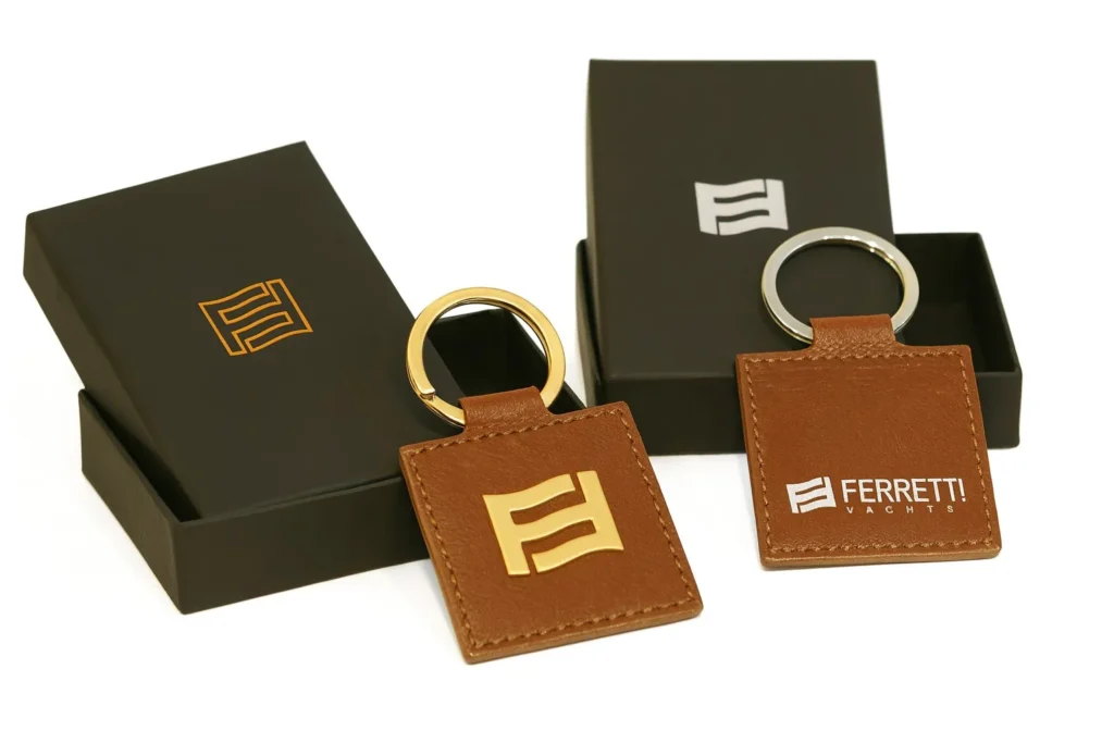 Portachiavi Ferretti bis Portachiavi personalizzato in pelle con accessori in metallo di alta qualita per Ferretti Yacht